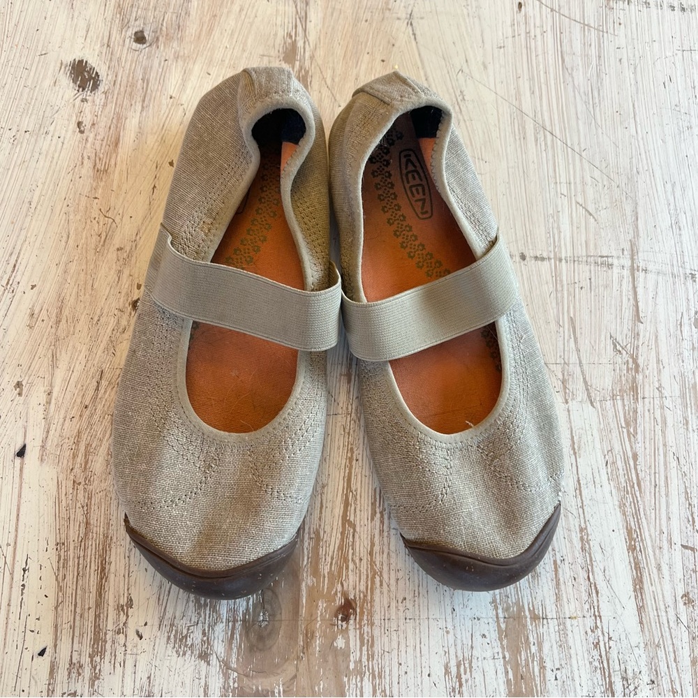 Keen Women's Flats in Tan
